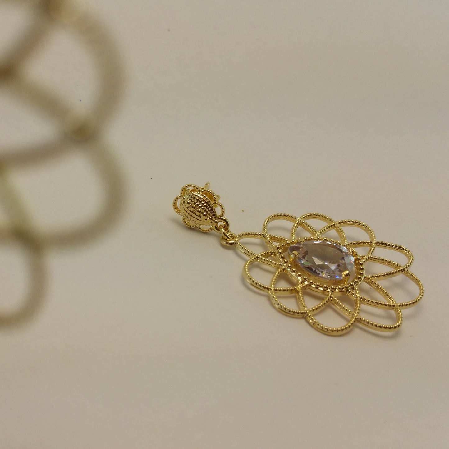 Pendientes Flor con Circonitas finas Gold.