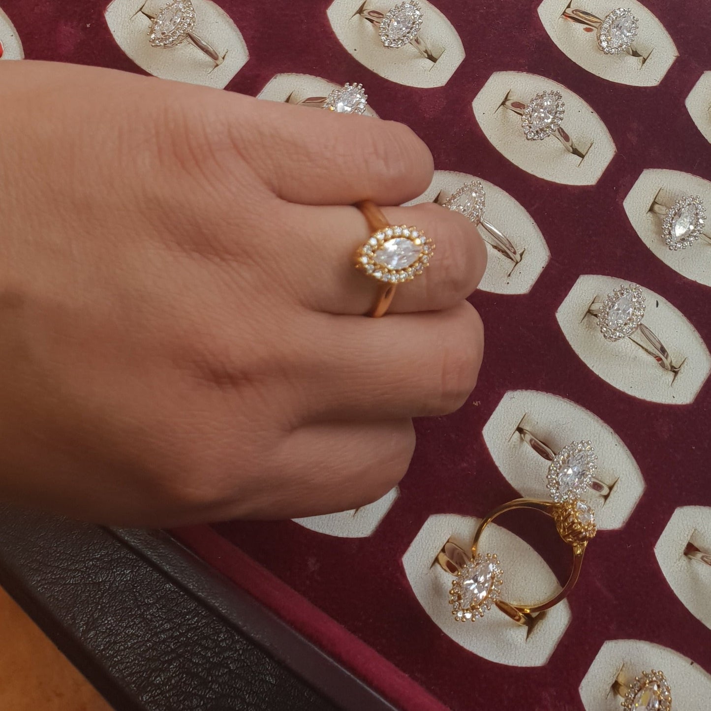 Anillo de Compromiso infinito oval