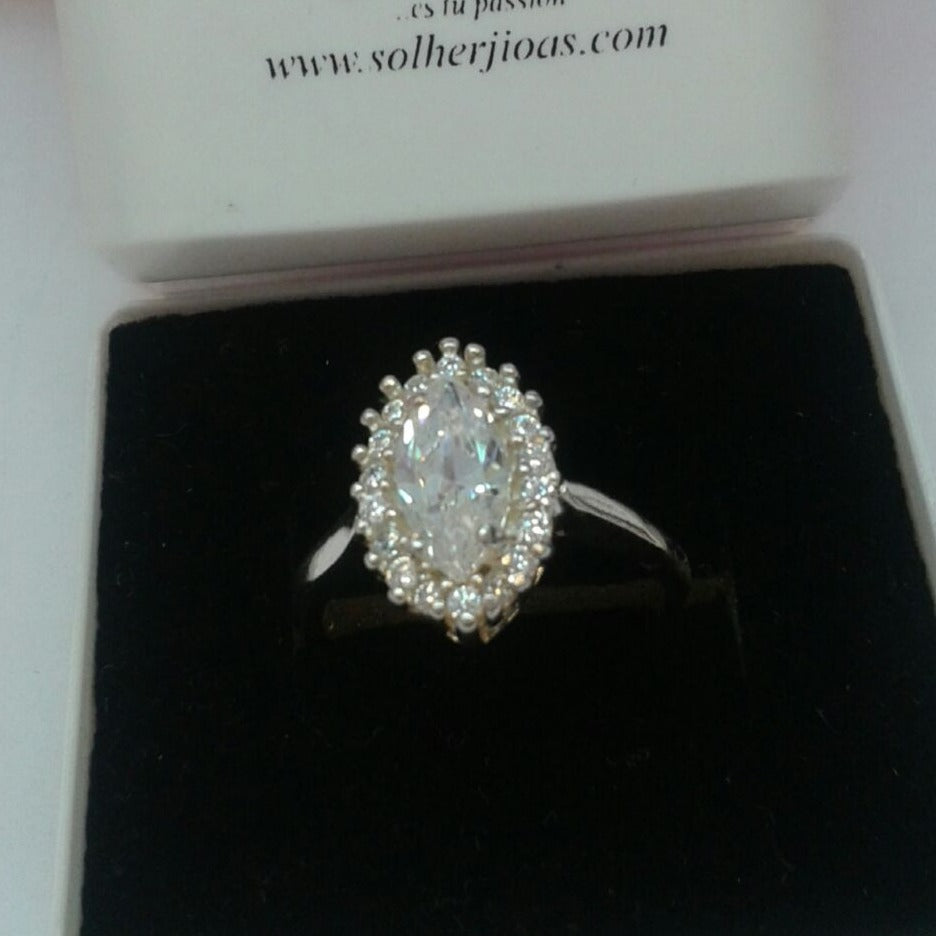 Anillo de Compromiso infinito oval
