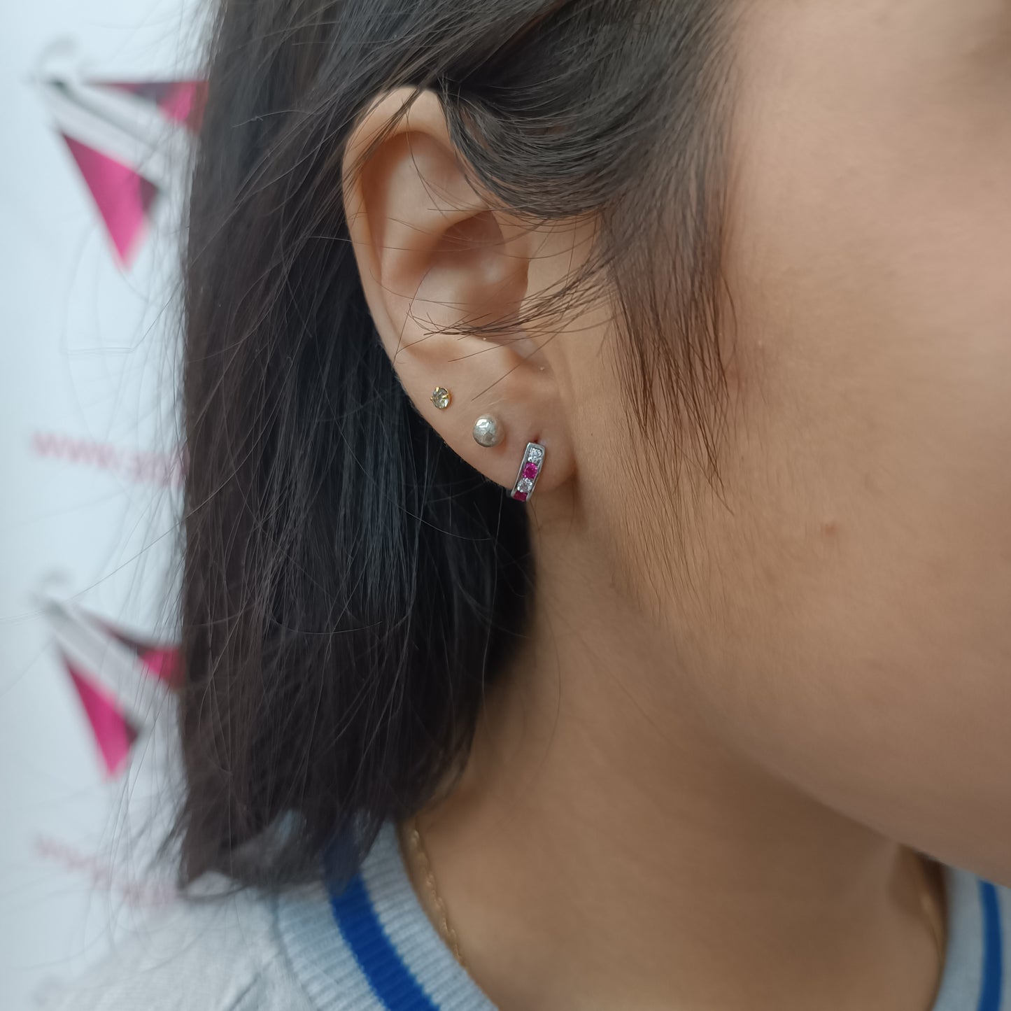 Argollas Mini con circonitas finas en amatista y translúcido