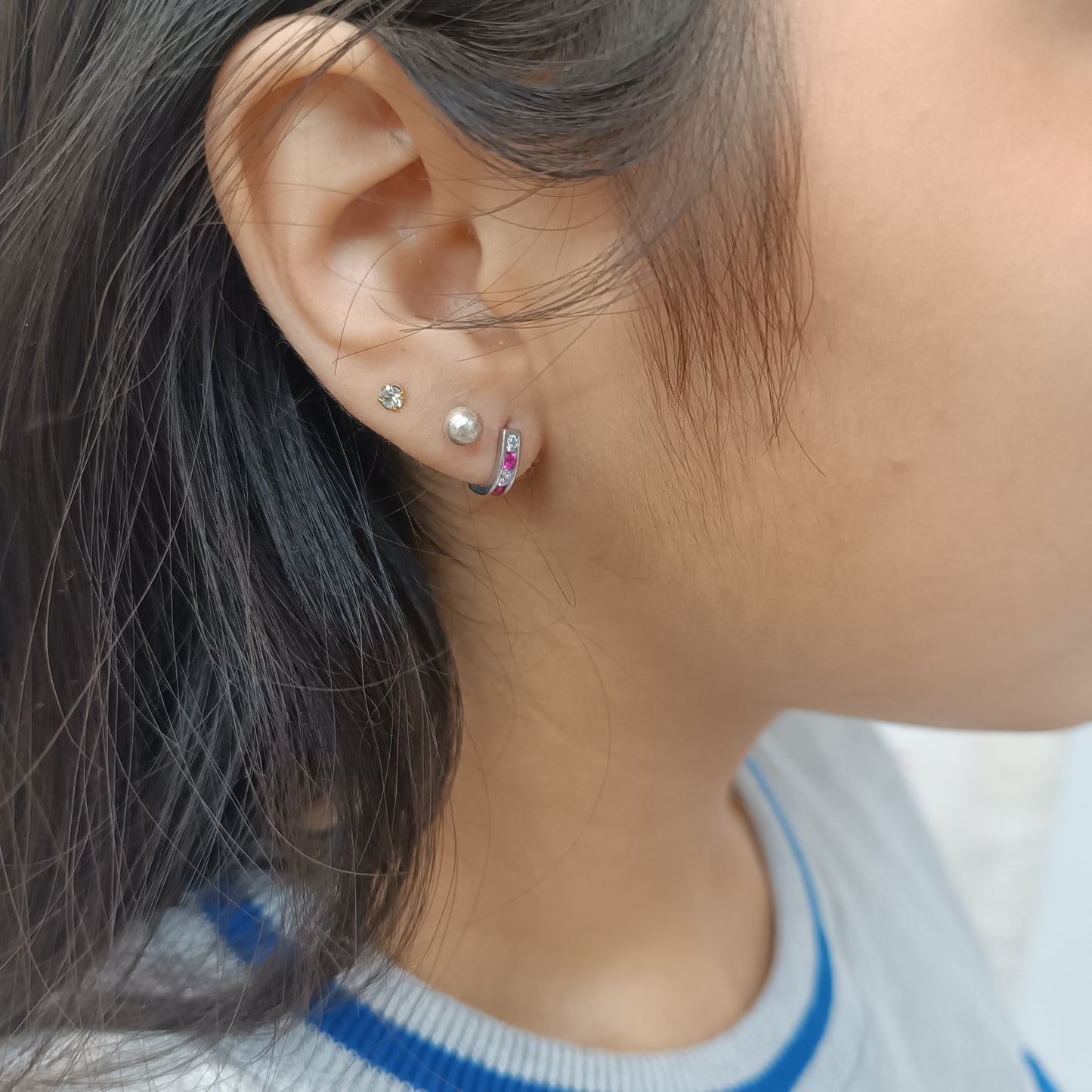 Argollas Mini con circonitas finas en amatista y translúcido