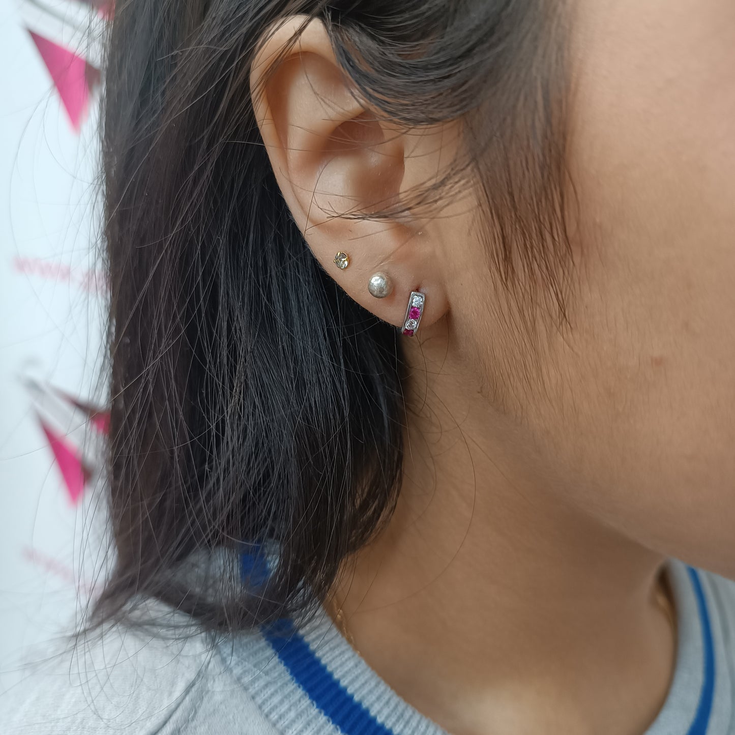 Argollas Mini con circonitas finas en amatista y translúcido