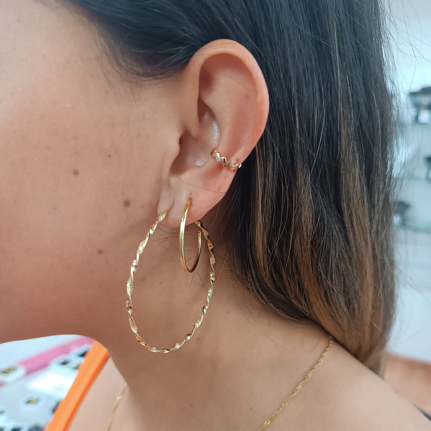 Pircing Simulador de oreja en zigzag Gold.
