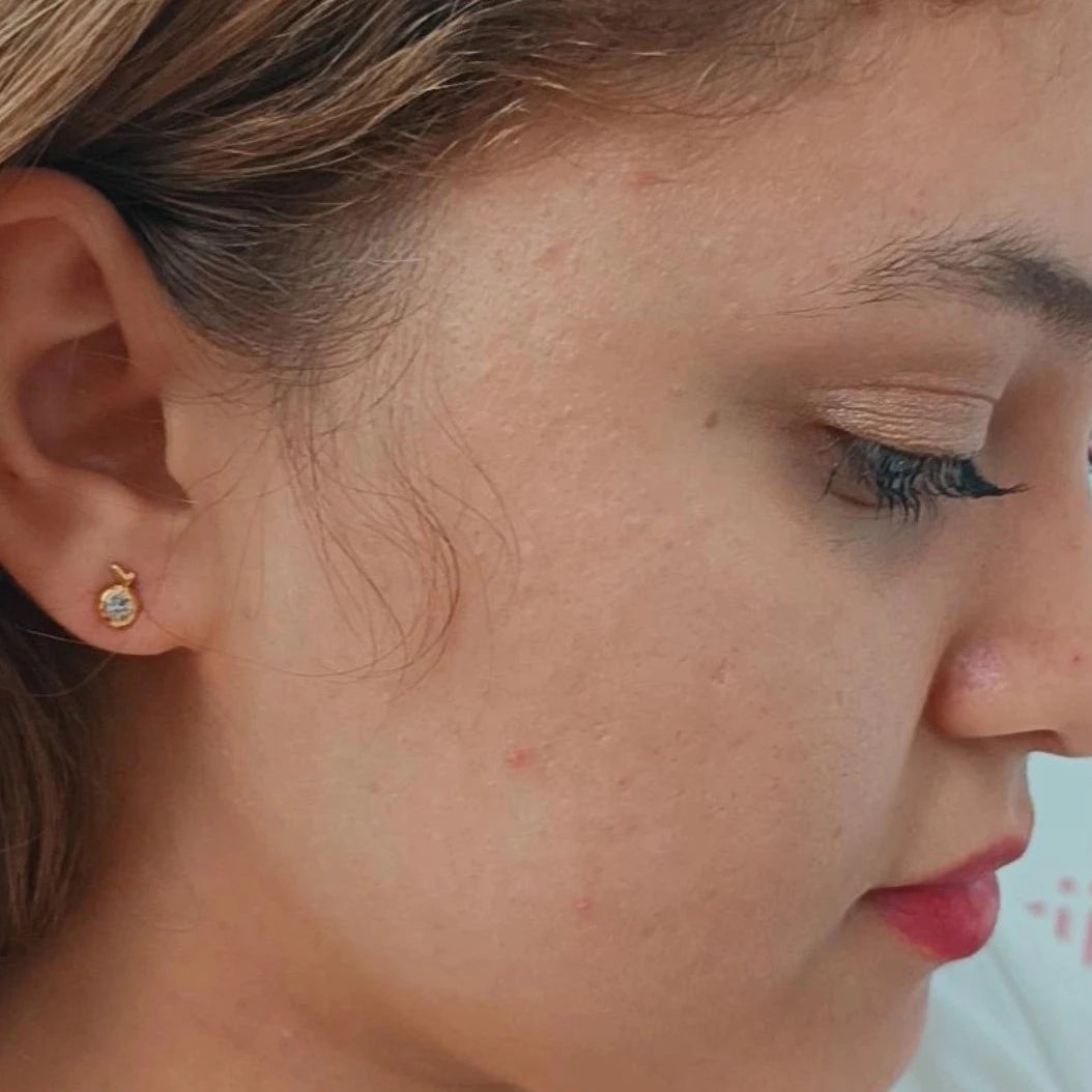 Pendientes Mini Manzana 🍏con Mini Circonitas Fina Transparente Gold.
