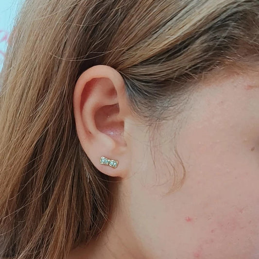 Pendientes 🎀 lazos con Mini Circonitas finas Translúcido .