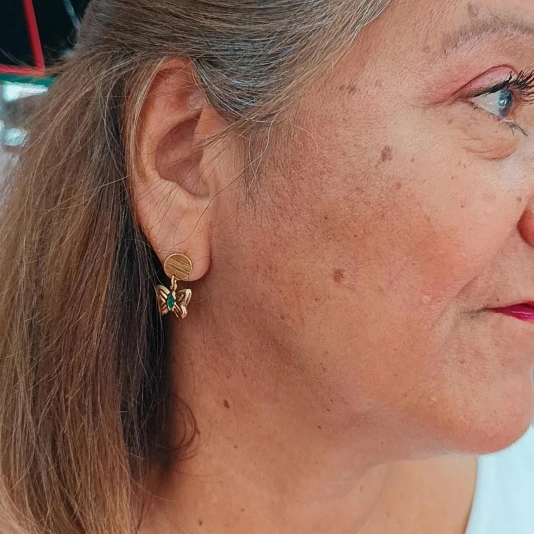 Pendientes con Aletorio Mariposa 🦋 con circonitas finas color verde 💚