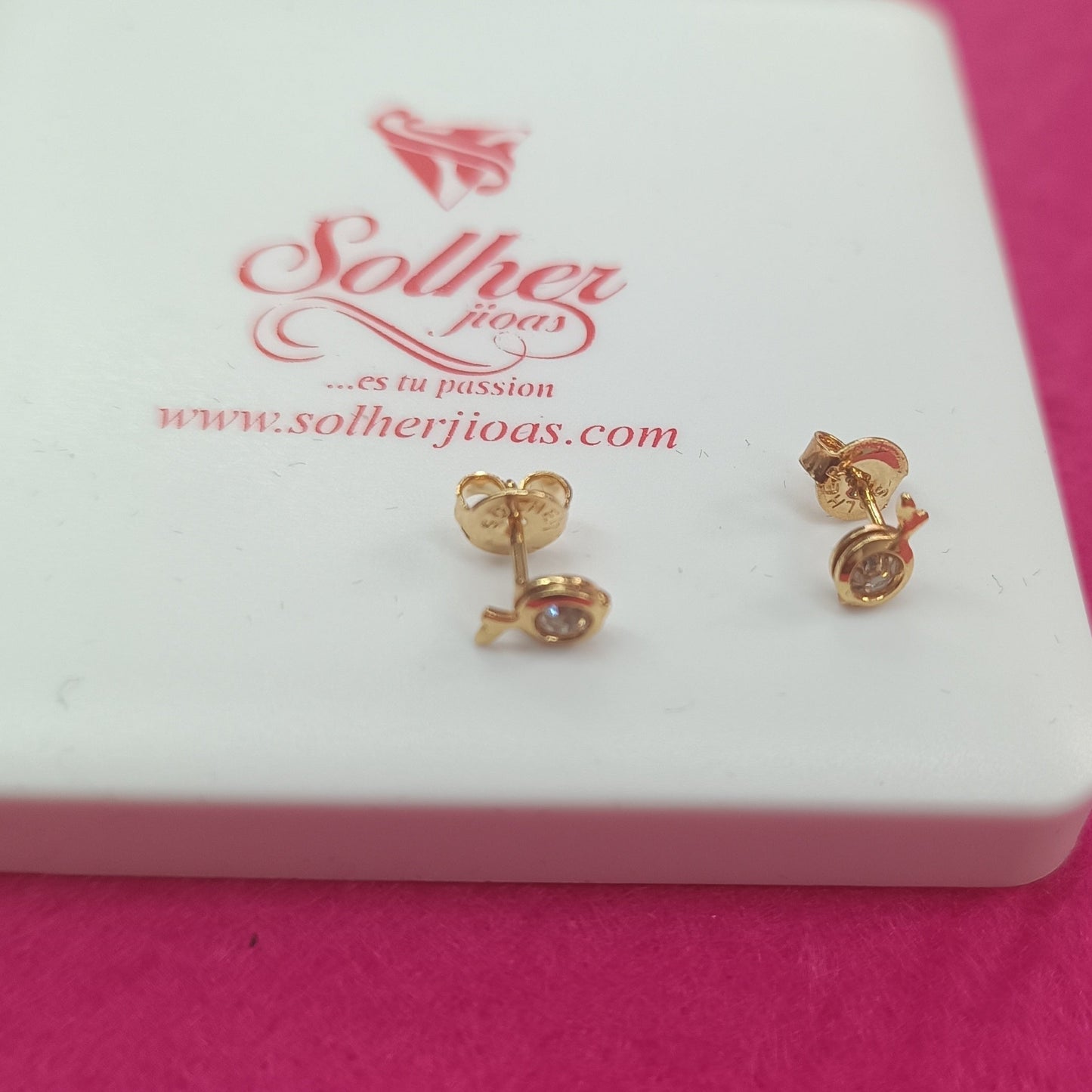 Pendientes Mini Manzana 🍏con Mini Circonitas Fina Transparente Gold.