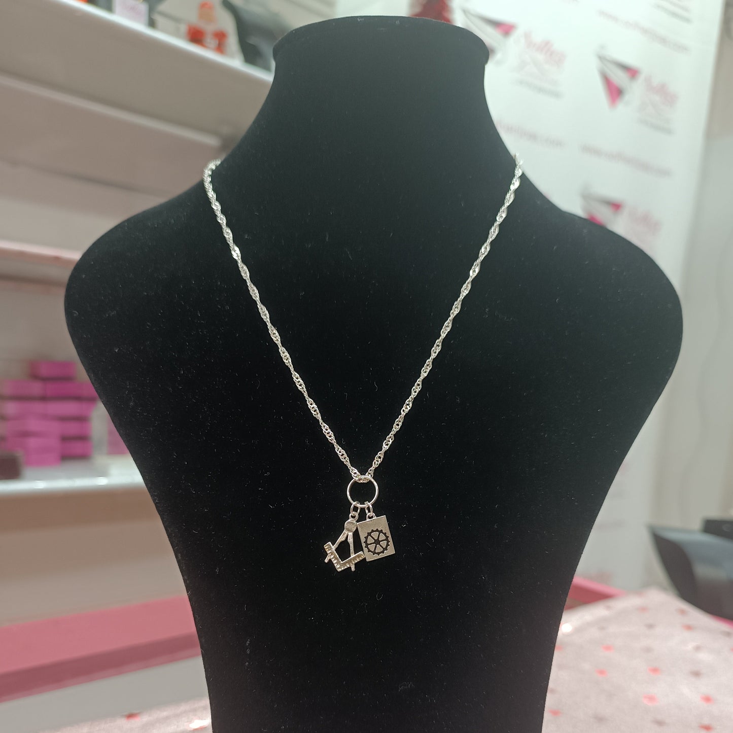 Cadena y Colgante Mecánicos Plata