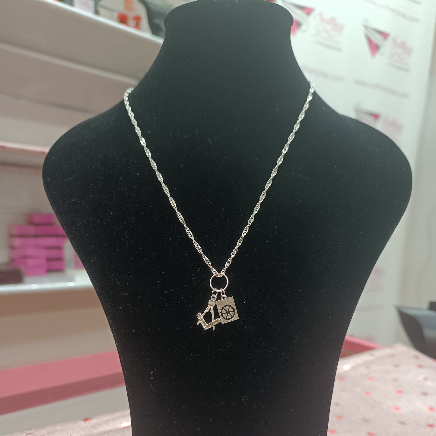 Cadena y Colgante Mecánicos Plata