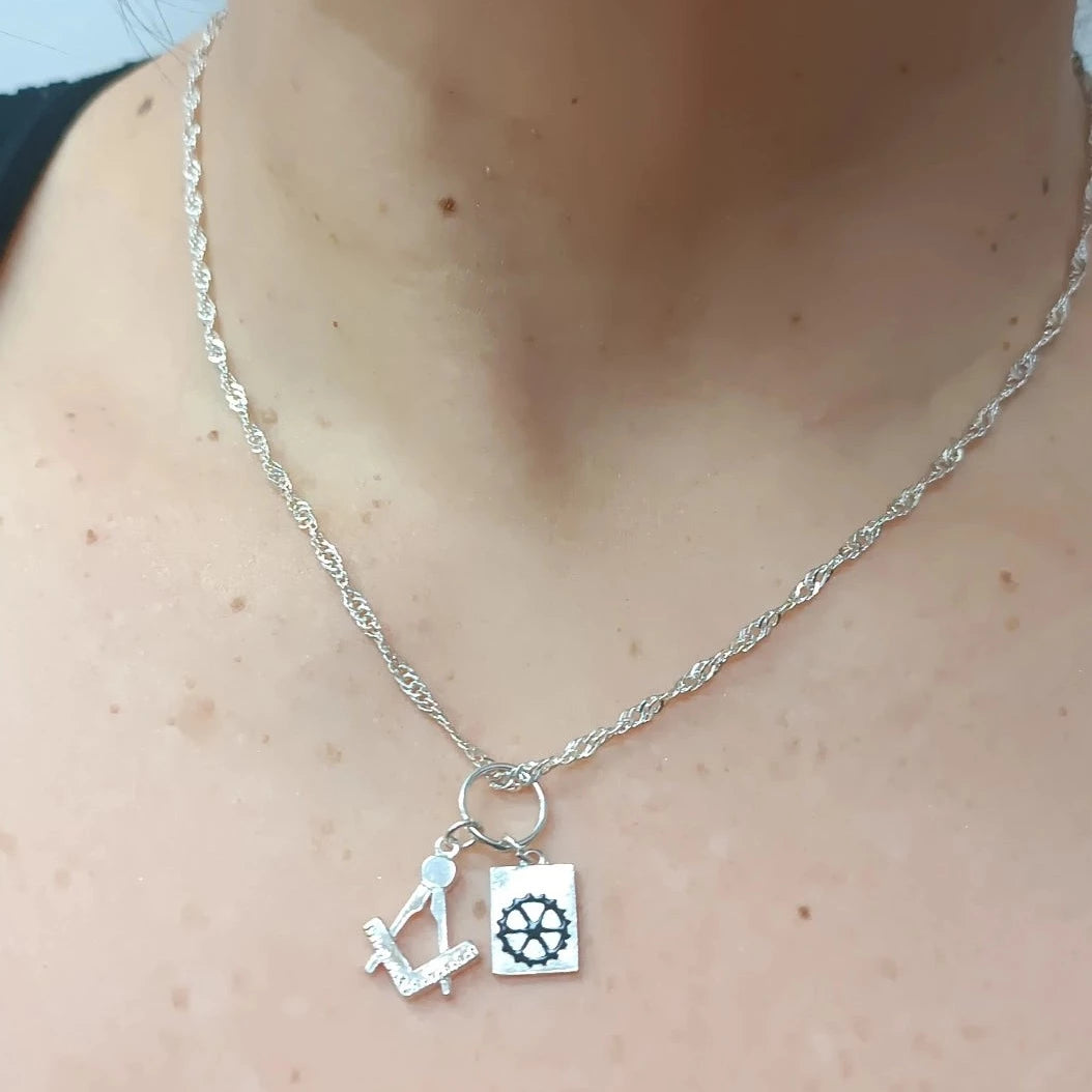 Cadena y Colgante Mecánicos Plata