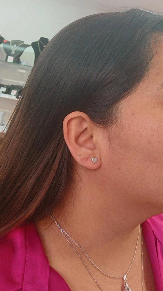 Pendiente Corazon con mini circón Plata cierre Presión .