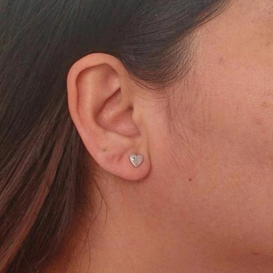 Pendiente Corazon con mini circón Plata cierre Presión .