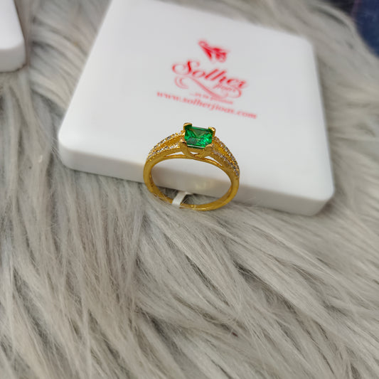 Anillo Turmalina Verde con Circonitas finas Gold