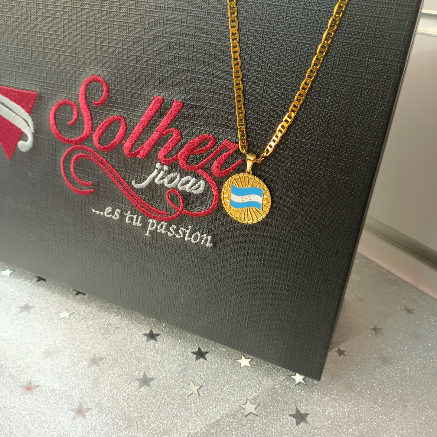 Cadena con Colgante Medalla M Gold H .