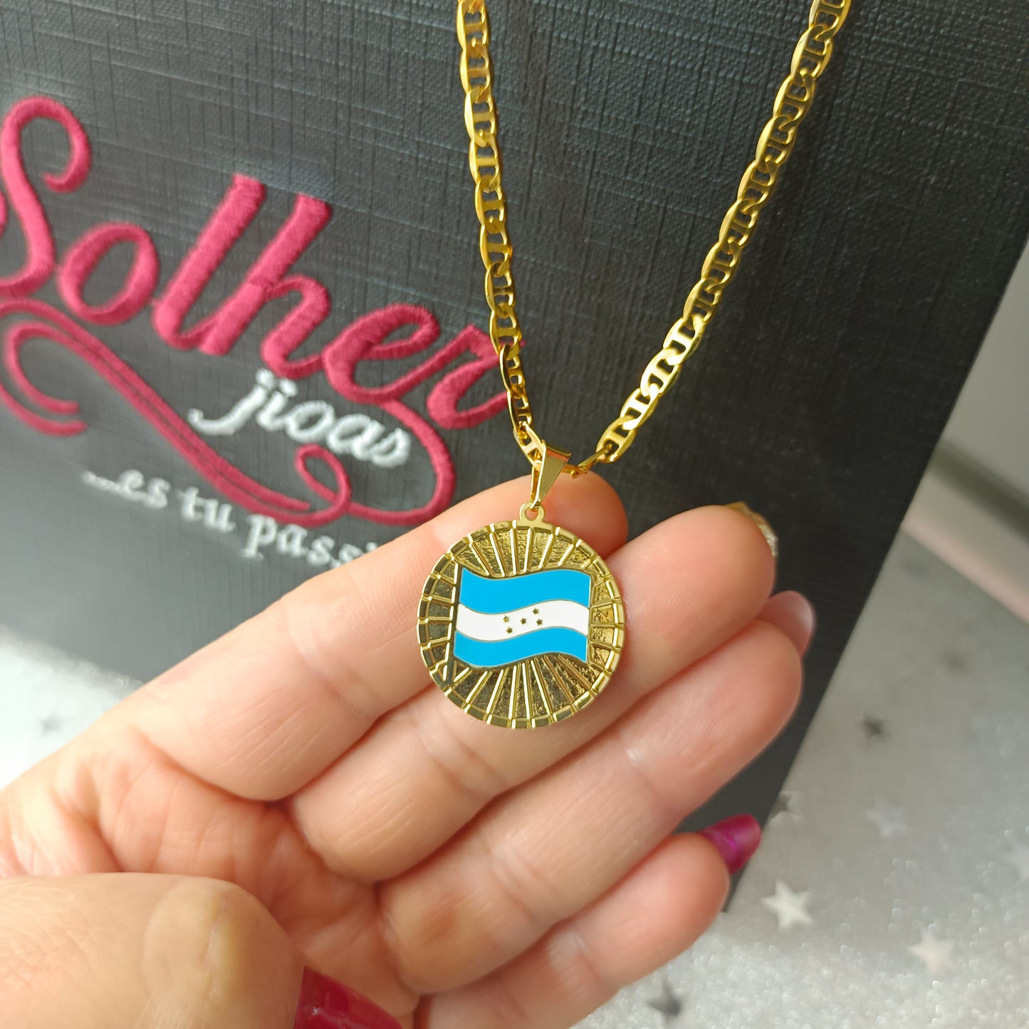 Cadena con Colgante Medalla M Gold H .