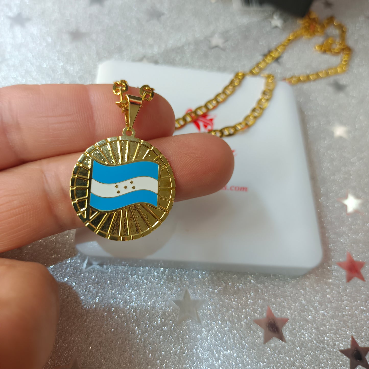 Cadena con Colgante Medalla M Gold H .