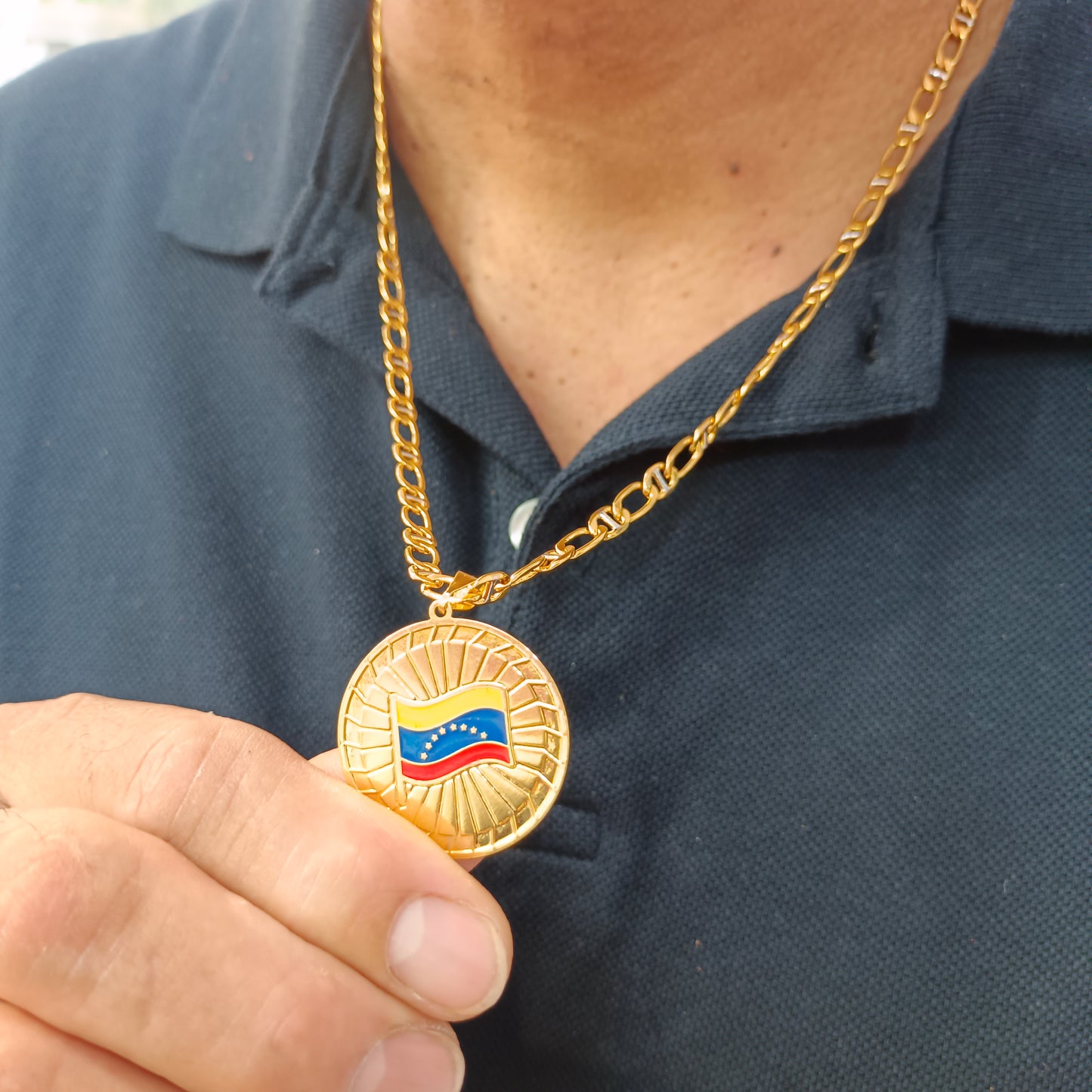 Cadena ⛓️ con Colgante Medalla 🏅 Venezuela 🇻🇪 T. L
