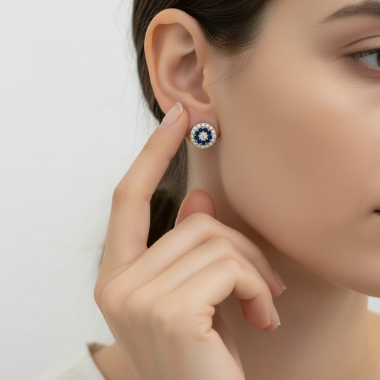Pendientes redondos en 100% Oro de 18 Kl. con circonitas y crisopal azul. Cierre de presión. 7mm.