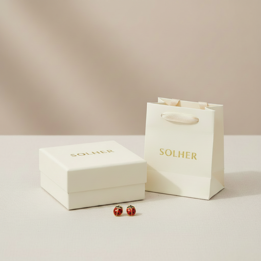 Pendientes de mariquita para Bebe en 100% Oro de 18 Kl. Cierre de rosca. 5x5,5mm.