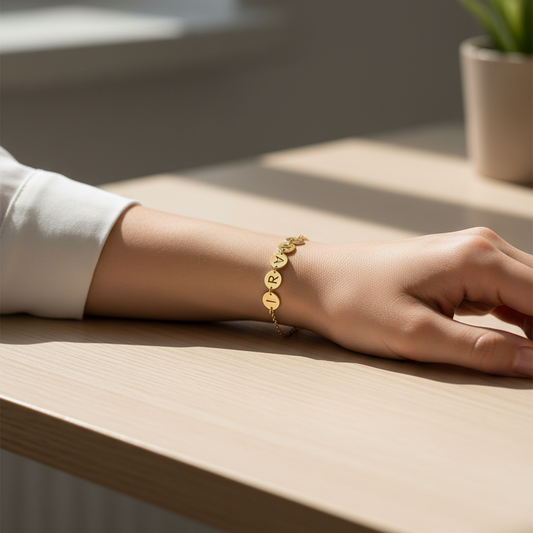 Pulsera círculos de nombre en 100% Oro de 18 Kl. con letras caladas.