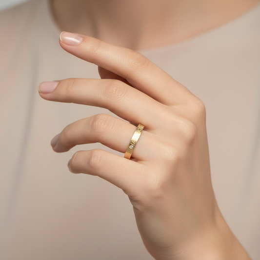 Anillo personalizable con nombre 100% Oro 18 Kilates .