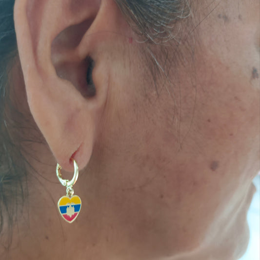 Pendiente Corazón ❤️ Ecuador 🇪🇨 Cierre Aro Gold.
