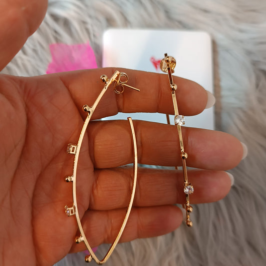 Argollas XXL Oval con Dos Circón y Cinco Balín Gold.