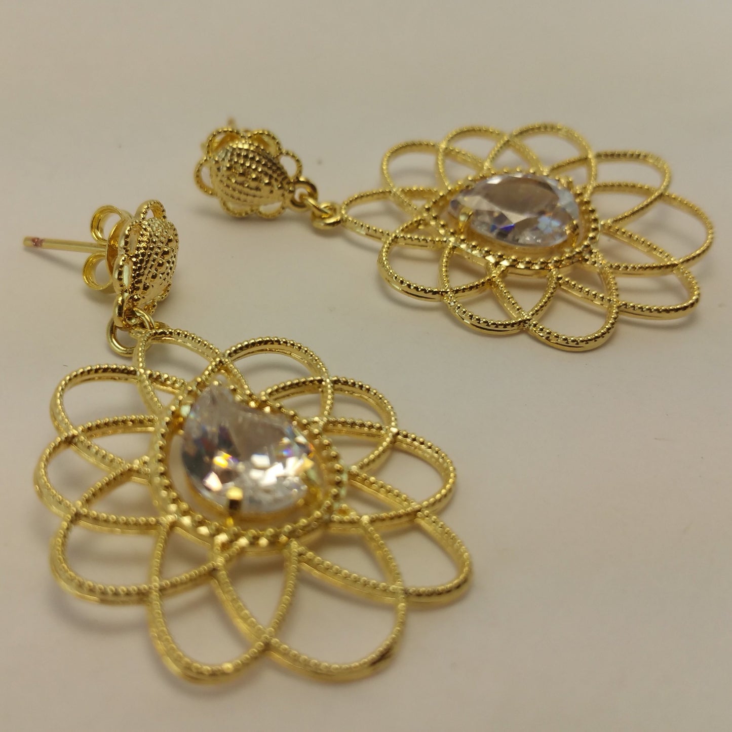 Pendientes Flor con Circonitas  finas Gold.