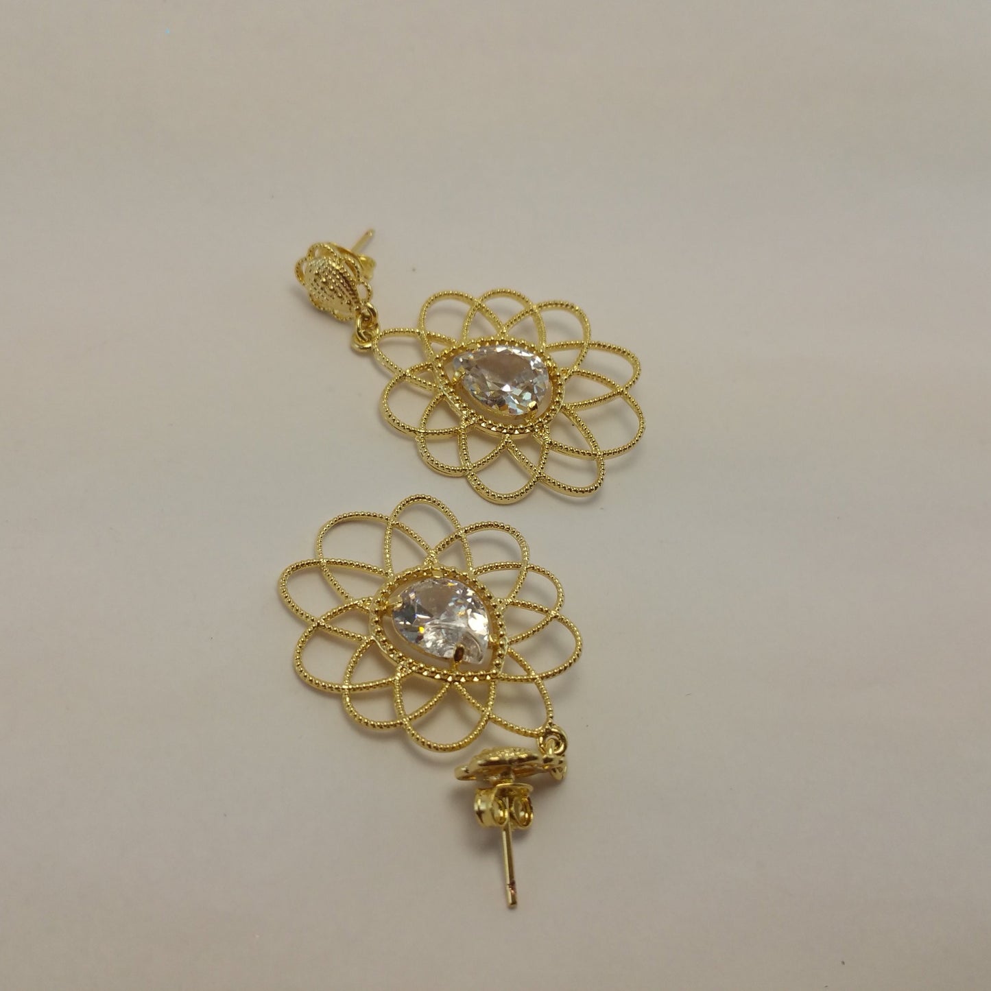 Pendientes Flor con Circonitas  finas Gold.