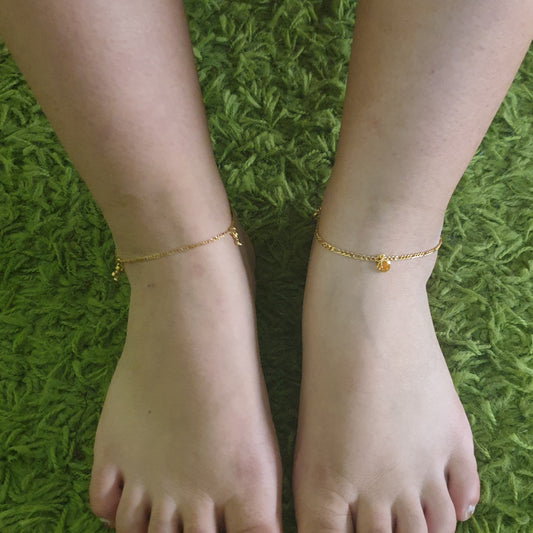 Tobillera con 3 aleatorios  en Cruz Gold.