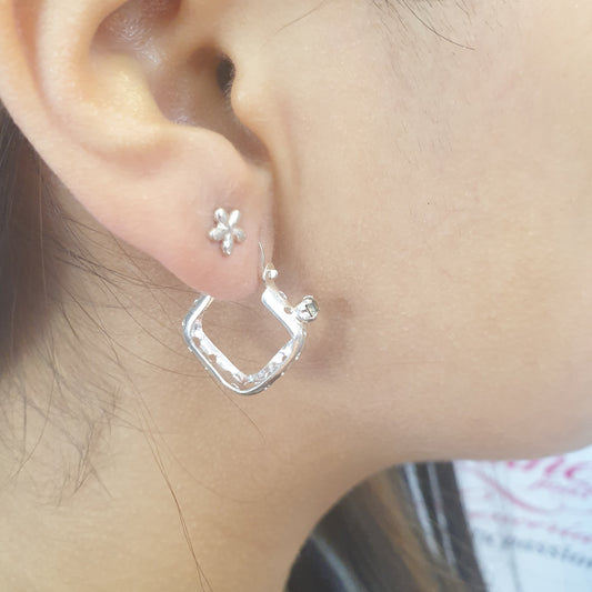 Argolla IRU con una Mini Circonita fina .Plata