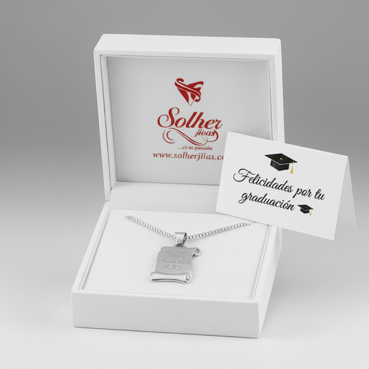 Cadena con Colgante en Pergamino Personalizado  Graduación Plata.