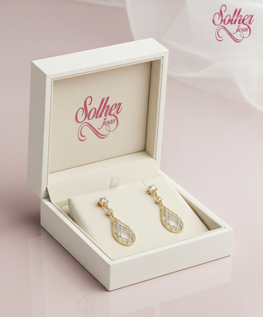 Pendiente Oval Laberinto Gold Blanco y Amarillo con un circón.