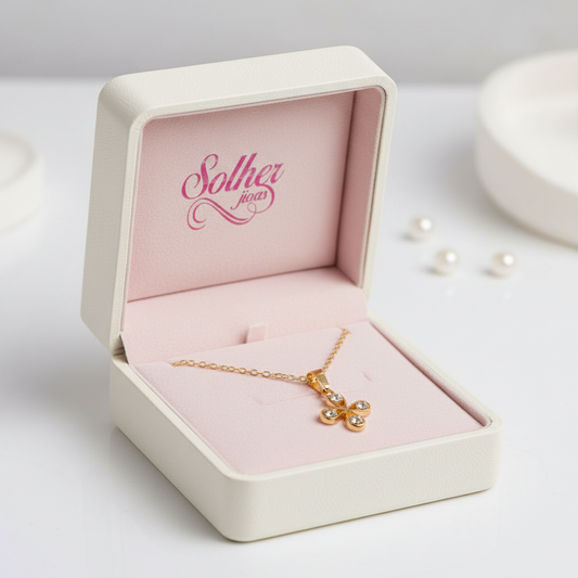 Cadena con Colgante Trébol con Circonitas finas Gold.