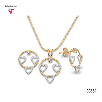 Conjunto Tres Corazones Circulo Gold con Circónitas .