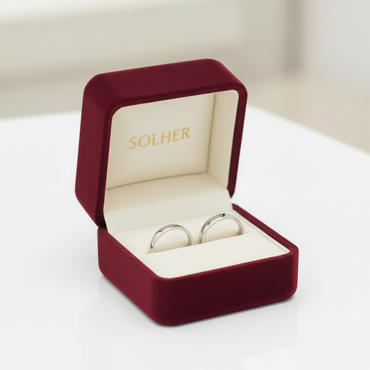 Alianza lisa en Oro blanco de 18 Kl. con canto diamantado.  Terminación en brillo. Ancho de 4mm