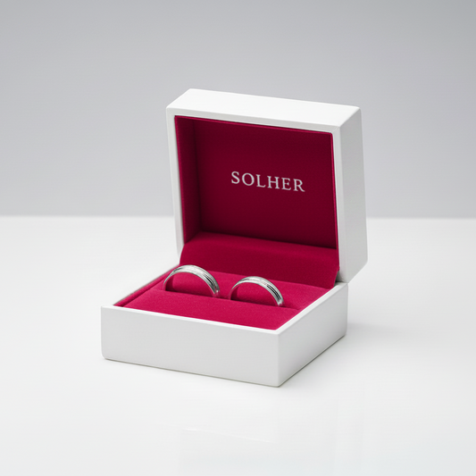 Alianza tallada de 3,50mm en Oro blanco de 18 Kl.  Matizada con dos líneas en brillo.