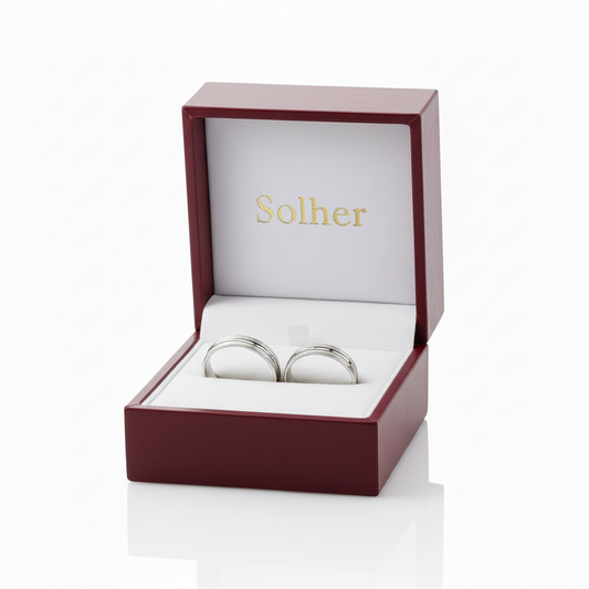 Alianza tallada de 3.50mm en Oro blanco de 18 Kl.  Centro tallado en brillo y laterales tallados matizado.