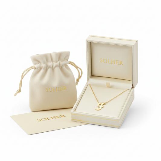 Colgante con letra inglesa de A - Z  100% Oro de 18 kilates.