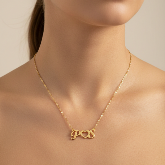 Colgante con iniciales y corazón 100% Oro de 18 Kilates .