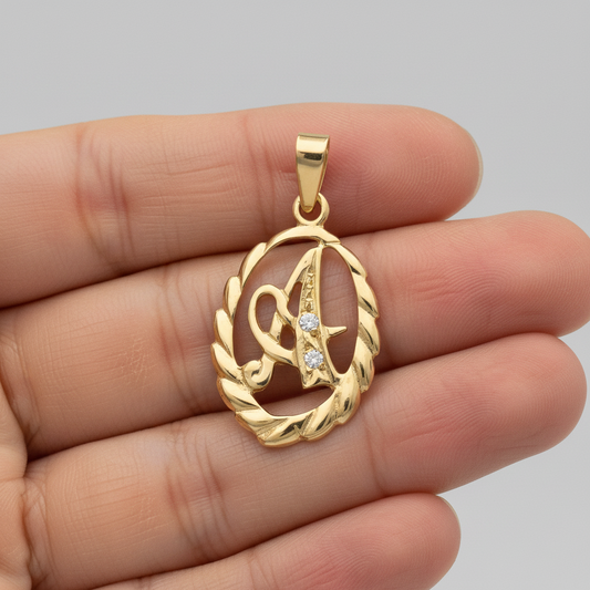 Colgante ovalado con inicial A - Z con circonitas 100% Orode 18 Kt.