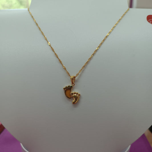 Cadena con colgante 👣 Piesitos con Piedra Ámbar Gold.