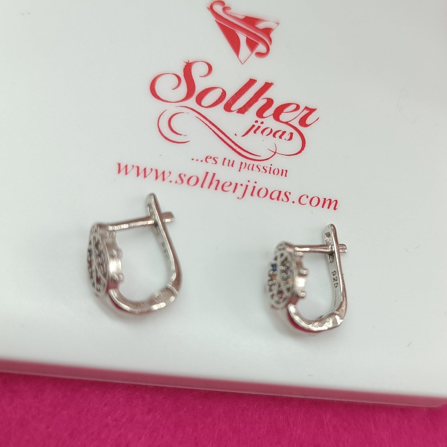 Pendientes 🐞 Mariquita con Circonita Finas con cierre Omega