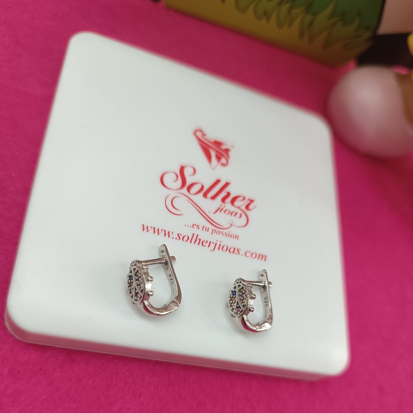 Pendientes 🐞 Mariquita con Circonita Finas con cierre Omega