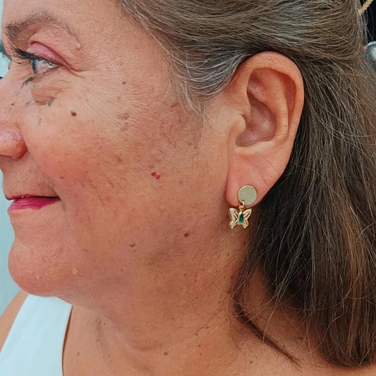 Pendientes con Aletorio Mariposa 🦋 con circonitas finas color verde 💚