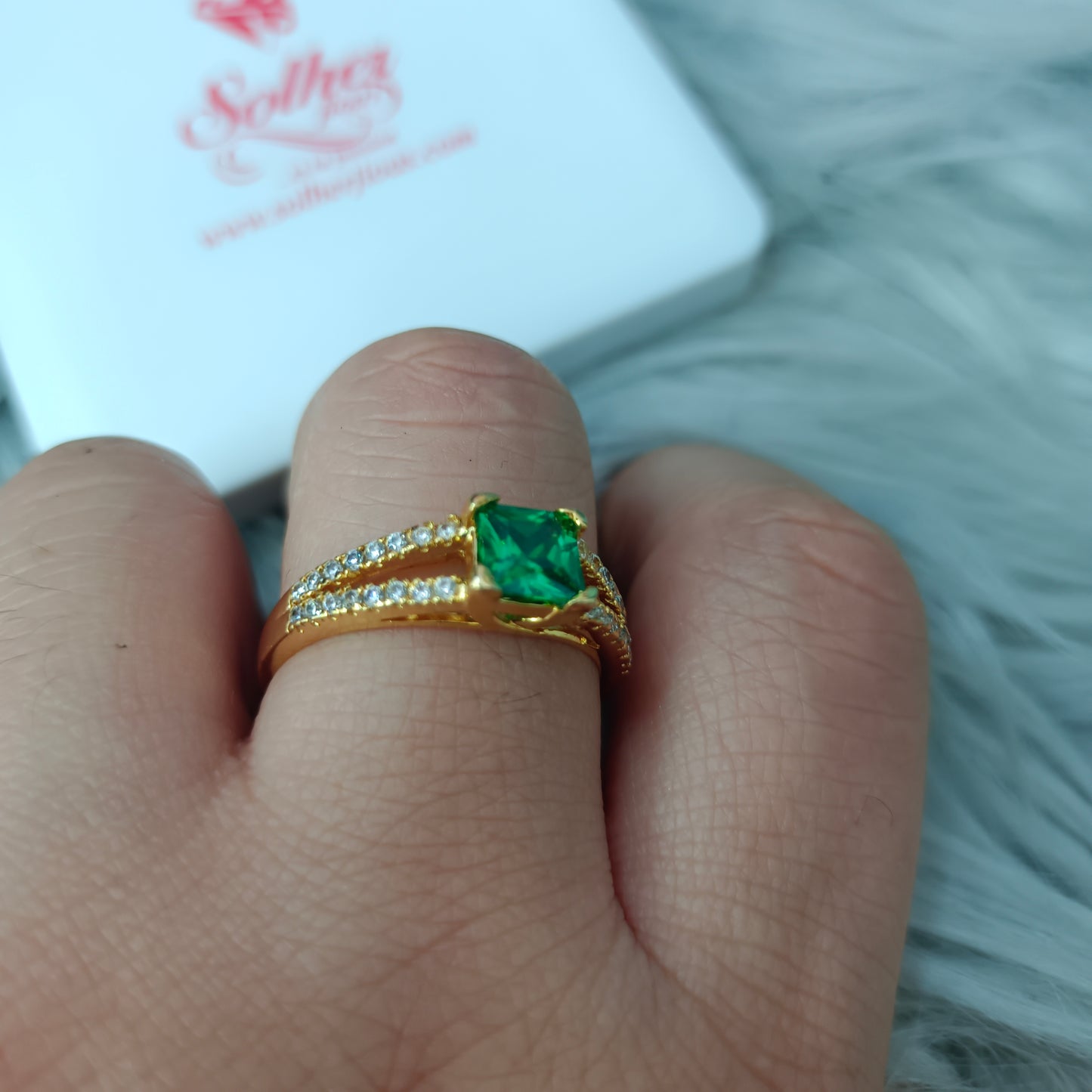 Anillo Turmalina Verde con Circonitas finas Gold