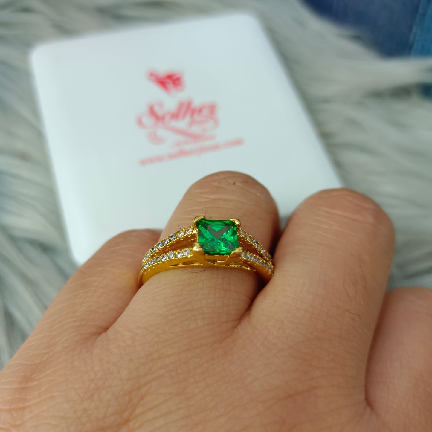 Anillo Turmalina Verde con Circonitas finas Gold