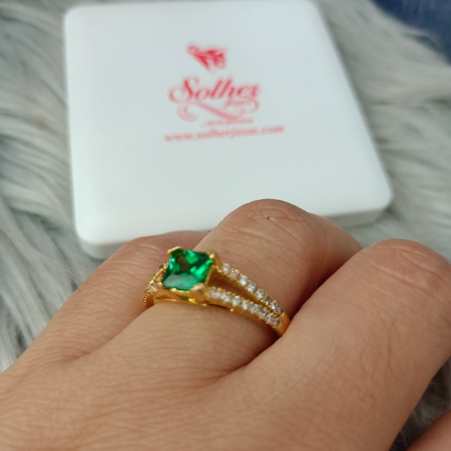 Anillo Turmalina Verde con Circonitas finas Gold