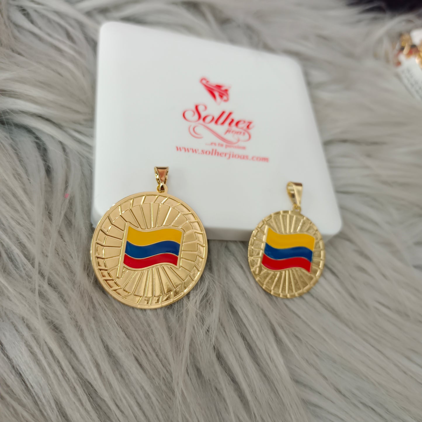 Colgante Colombia 🇨🇴 Mi Tierra Querida L  Gold .