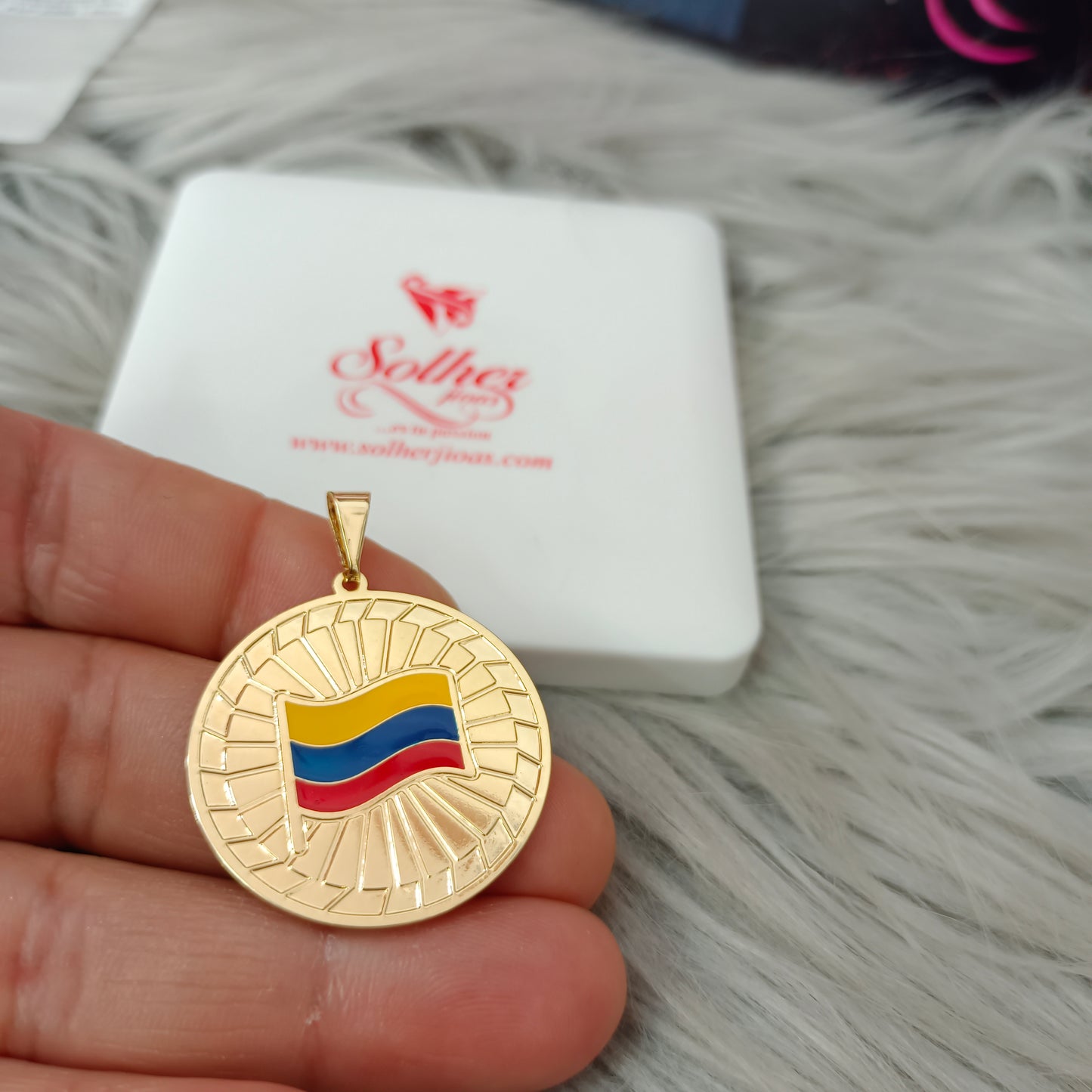 Colgante Colombia 🇨🇴 Mi Tierra Querida L  Gold .